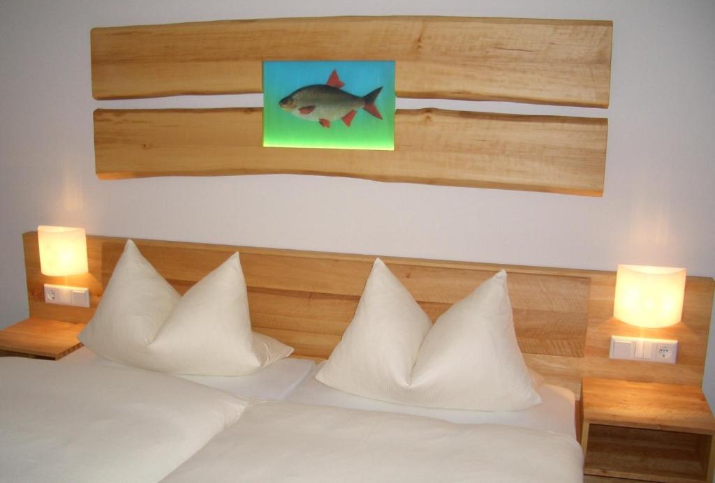 Karpfenhotel & Herrenhaus Im Gasthaus Sindel-Buckel Feuchtwangen Esterno foto